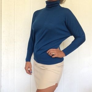 CLUB MONACO 100% MERINO WOOL TURTLENECK  sweater,